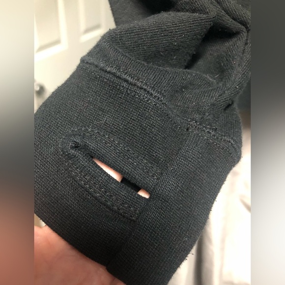 Womens Matchbox Twenty Zip Up Hoodie.Size Medium .Black in color .Logo on back. - Picture 4 of 5